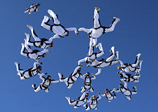 Deguello 16-way team skydive